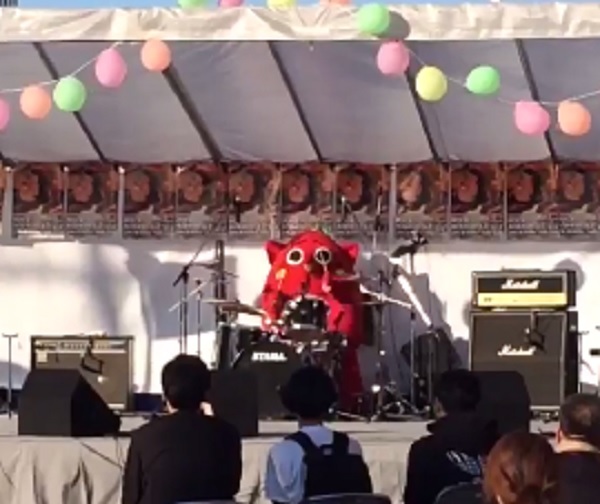 にゃんごすたー動画 X JAPAN紅のドラムを超絶テクニックで叩くゆるキャラ