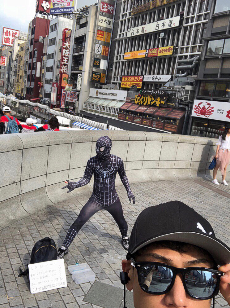 樽美酒研二のSNSに載った喜矢武さん似スパイダーマンがライブ参戦